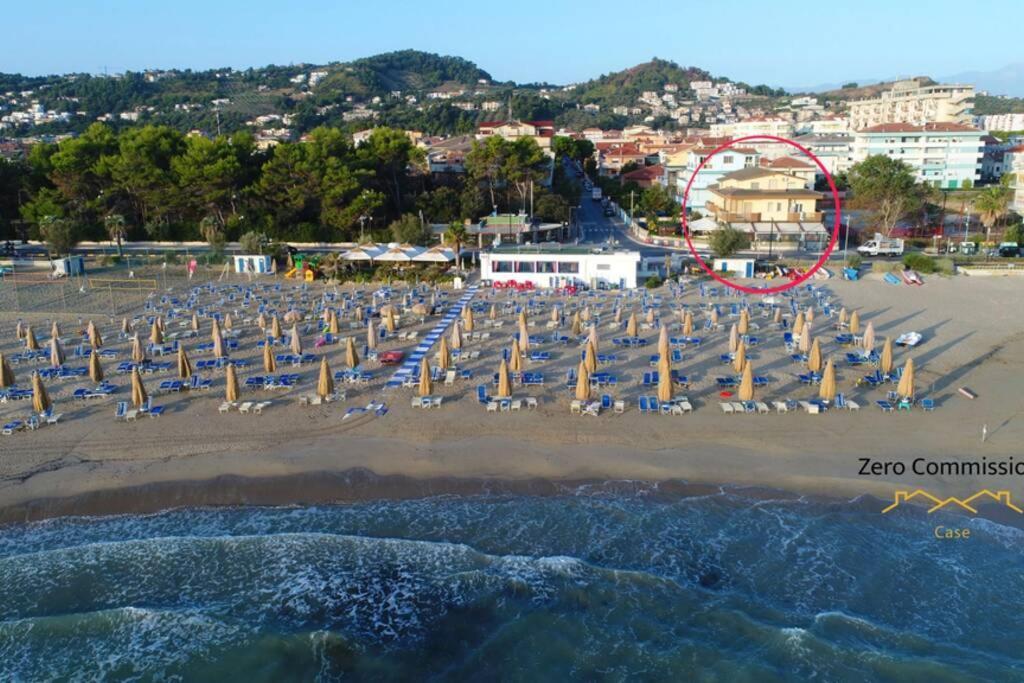 Palm Beach House - Vista Mare Montesilvano Marina Eksteriør billede