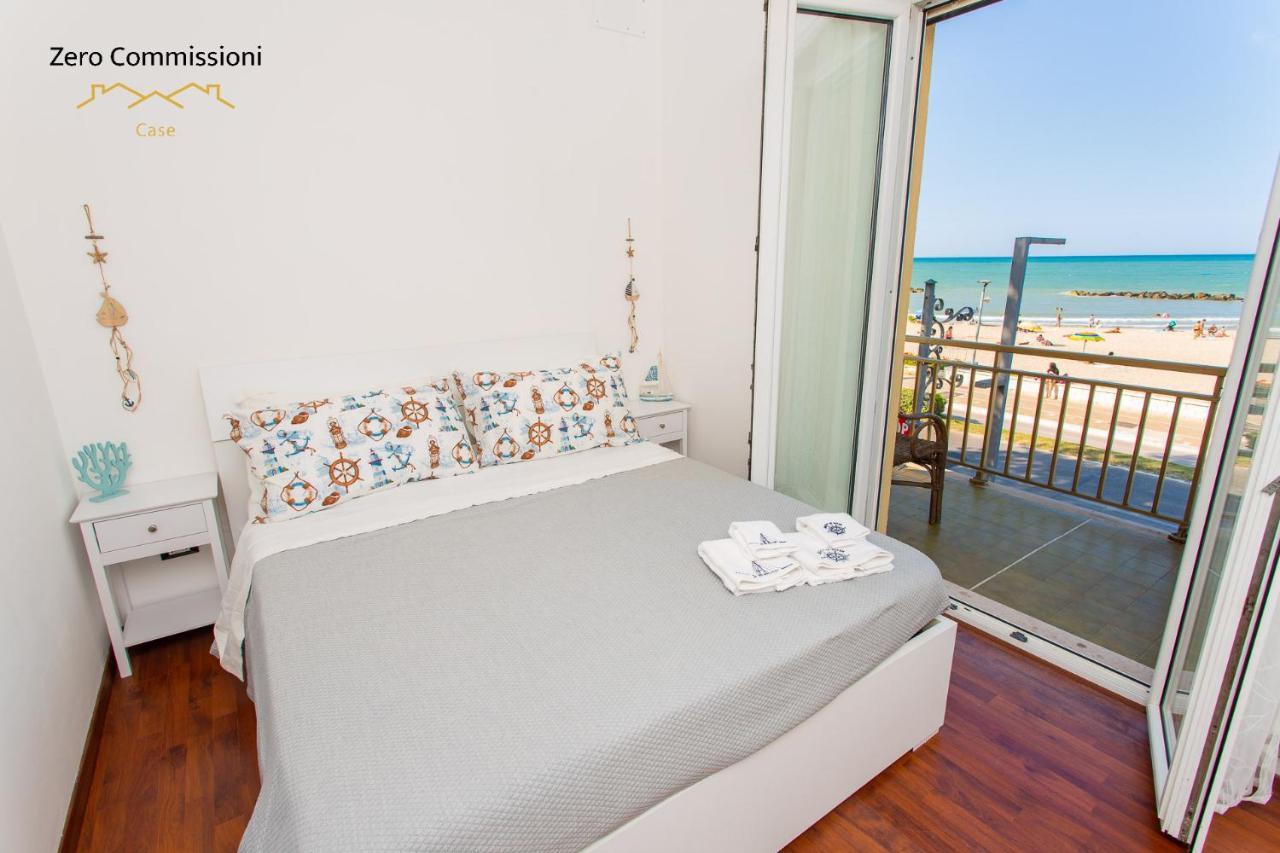 Palm Beach House - Vista Mare Montesilvano Marina Eksteriør billede