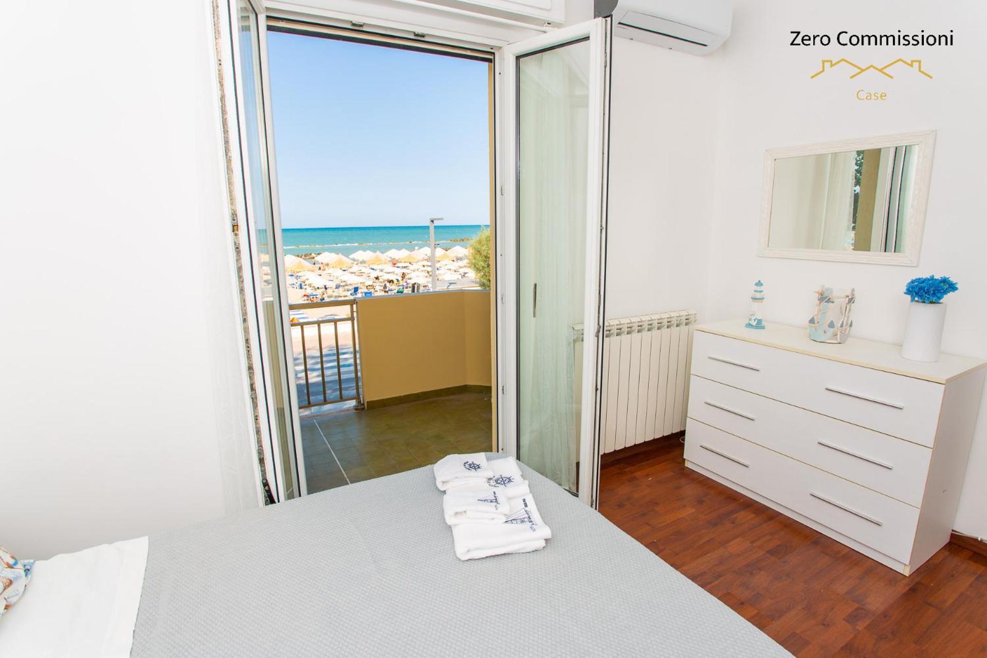 Palm Beach House - Vista Mare Montesilvano Marina Eksteriør billede