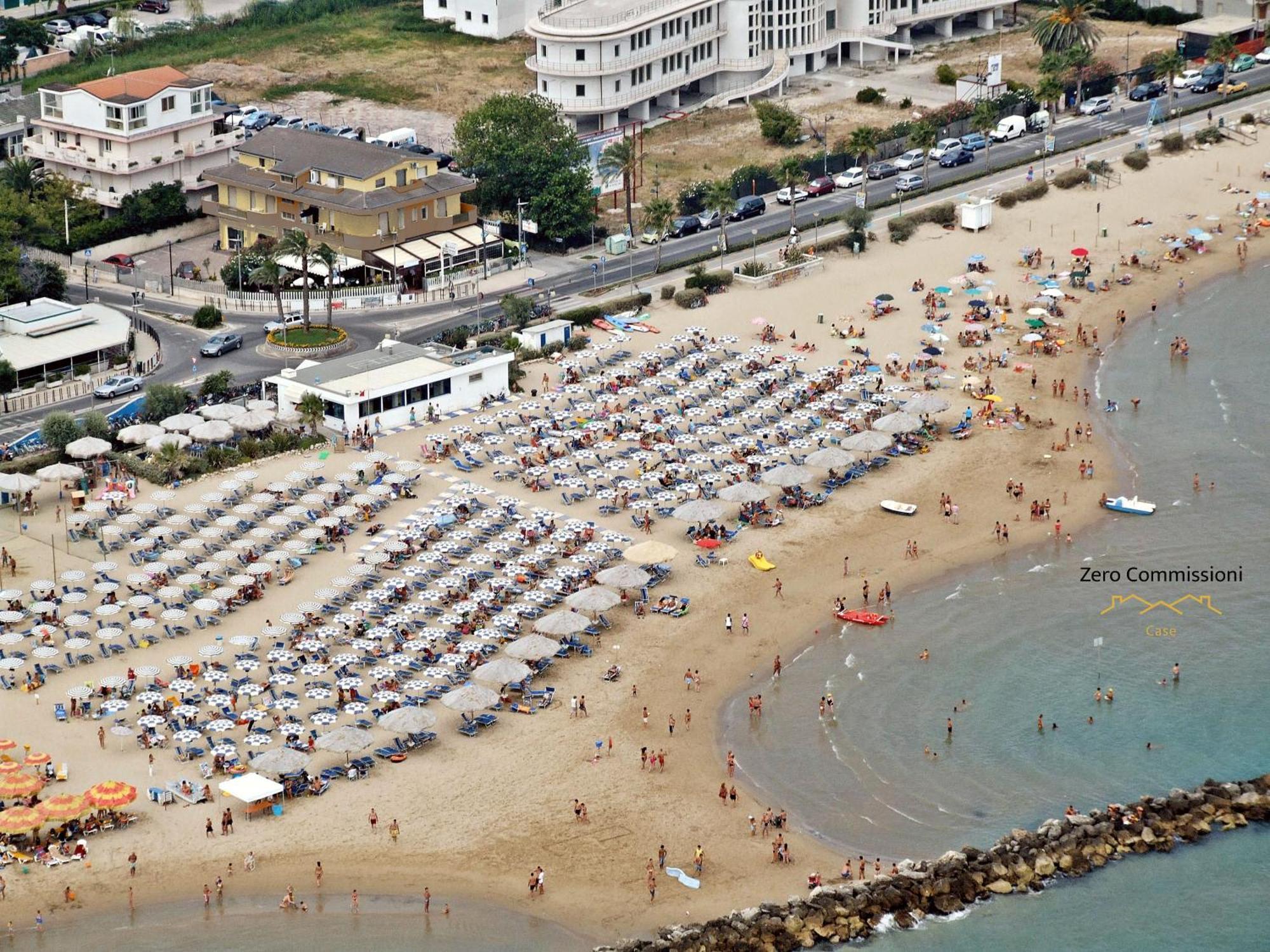Palm Beach House - Vista Mare Montesilvano Marina Eksteriør billede